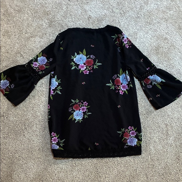 No Boundaries Black Floral Cadigan Size Medium - Picture 7 of 7